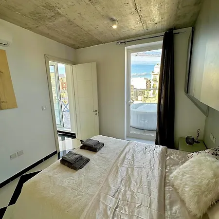 Paceville - Penthouse - Hot Tub & Sea View Roof