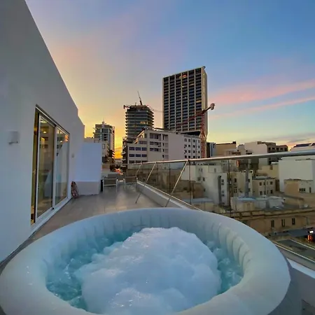 Paceville - Penthouse - Hot Tub & Sea View Roof Lägenhet