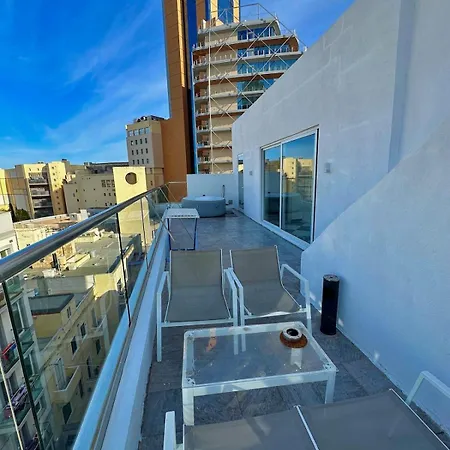 Lägenhet Paceville - Penthouse - Hot Tub & Sea View Roof