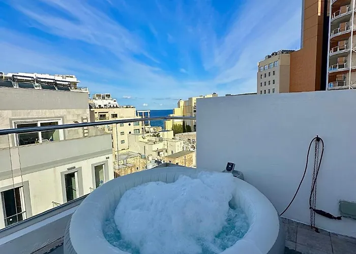 Paceville - Penthouse - Hot Tub & Sea View Roof San Julián