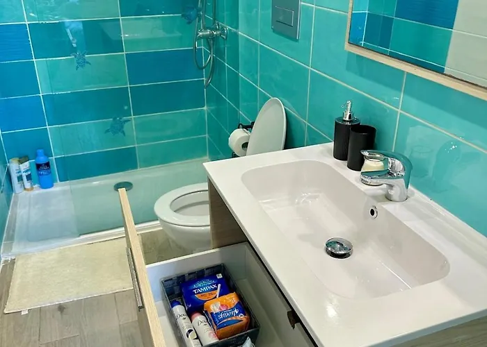 Paceville - Penthouse - Hot Tub & Sea View Roof *