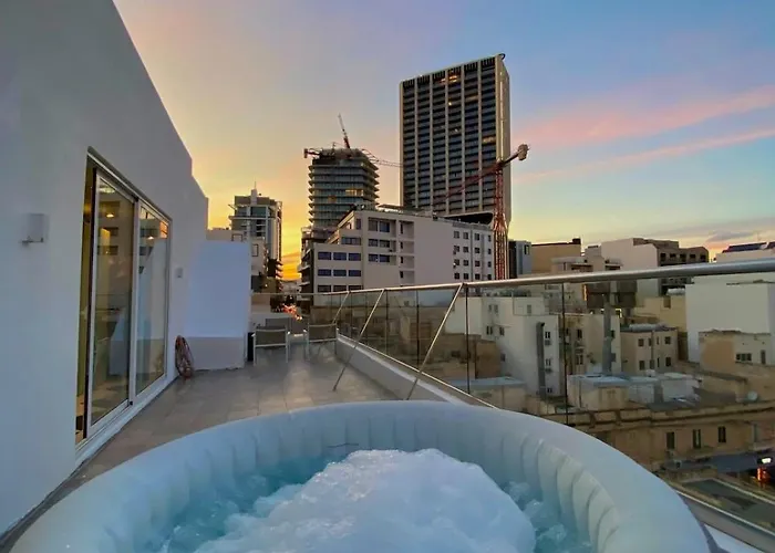 Paceville - Penthouse - Hot Tub & Sea View Roof Apartamento
